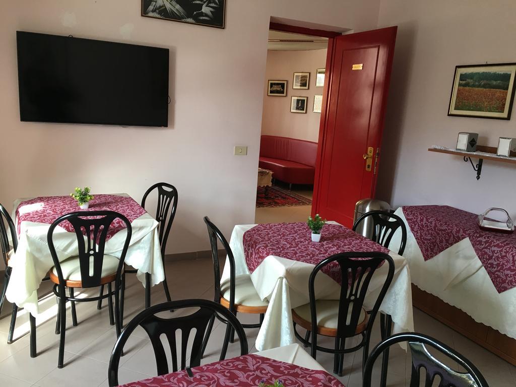 Hotel Facioni Pomezia Bagian luar foto