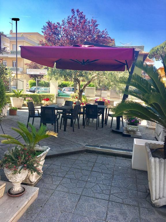 Hotel Facioni Pomezia Bagian luar foto
