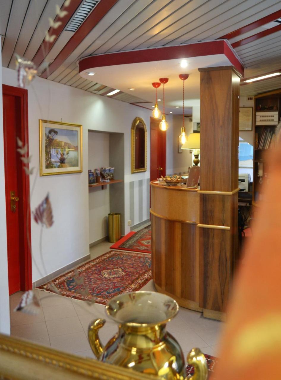 Hotel Facioni Pomezia Bagian luar foto