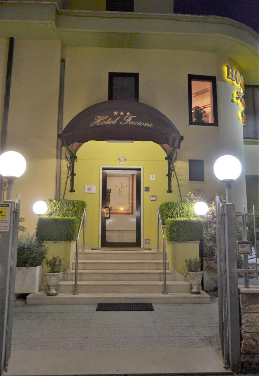 Hotel Facioni Pomezia Bagian luar foto