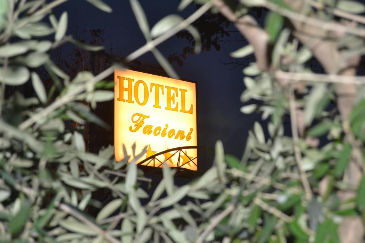 Hotel Facioni Pomezia Bagian luar foto