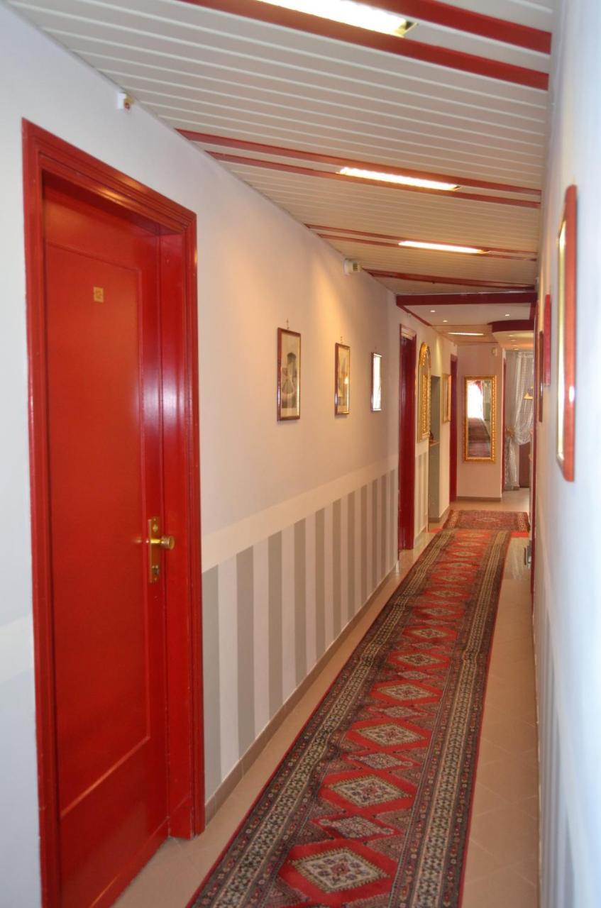 Hotel Facioni Pomezia Bagian luar foto