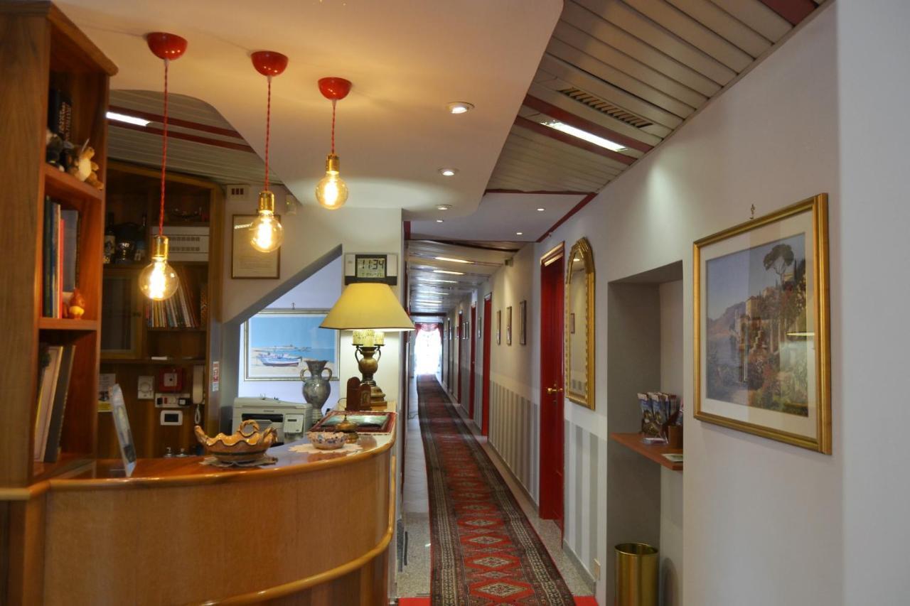 Hotel Facioni Pomezia Bagian luar foto