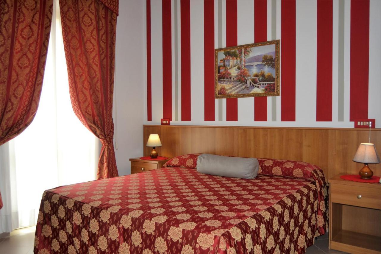Hotel Facioni Pomezia Bagian luar foto