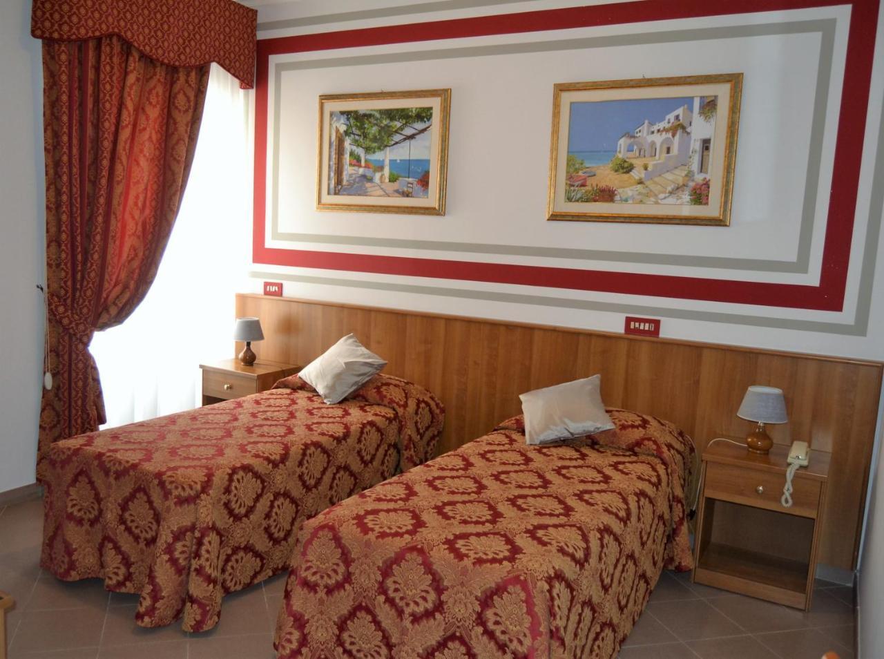Hotel Facioni Pomezia Bagian luar foto