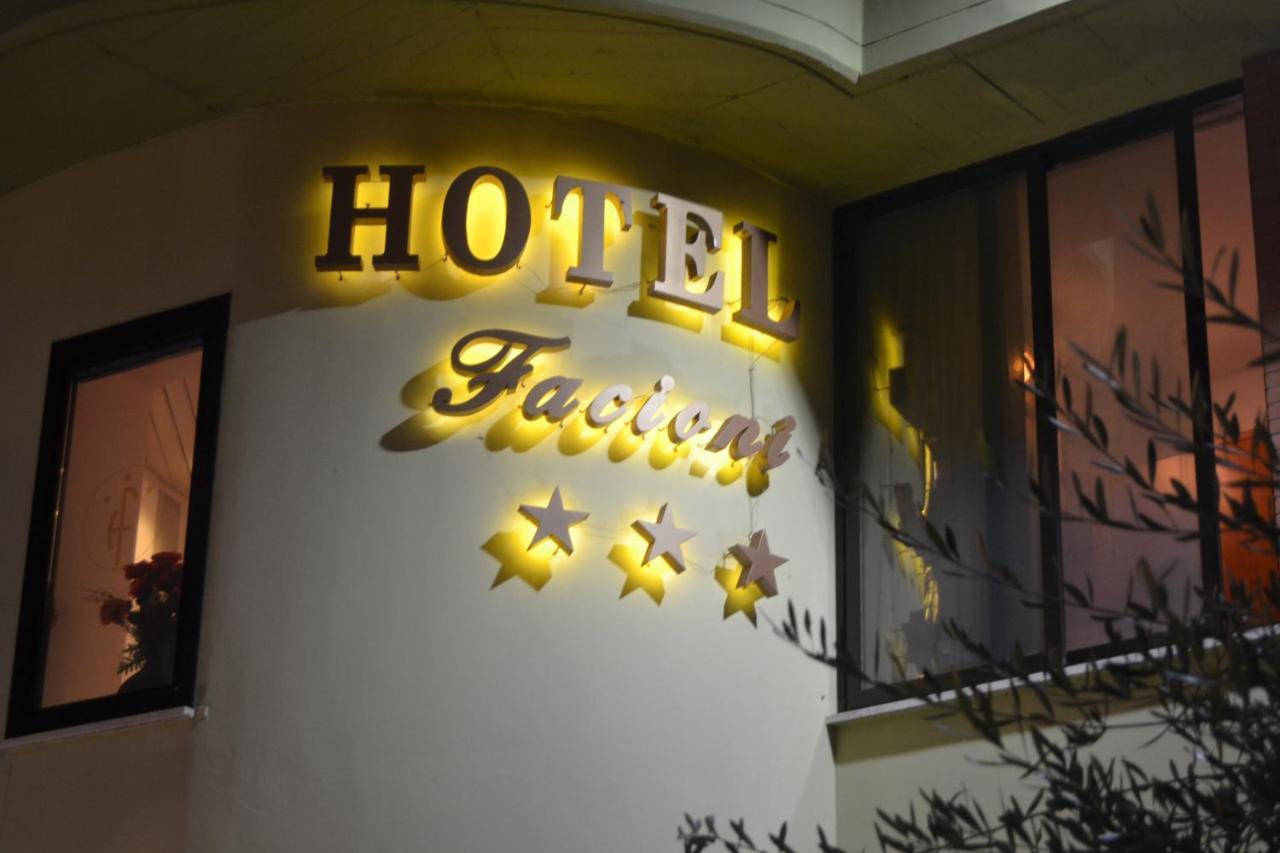 Hotel Facioni Pomezia Bagian luar foto