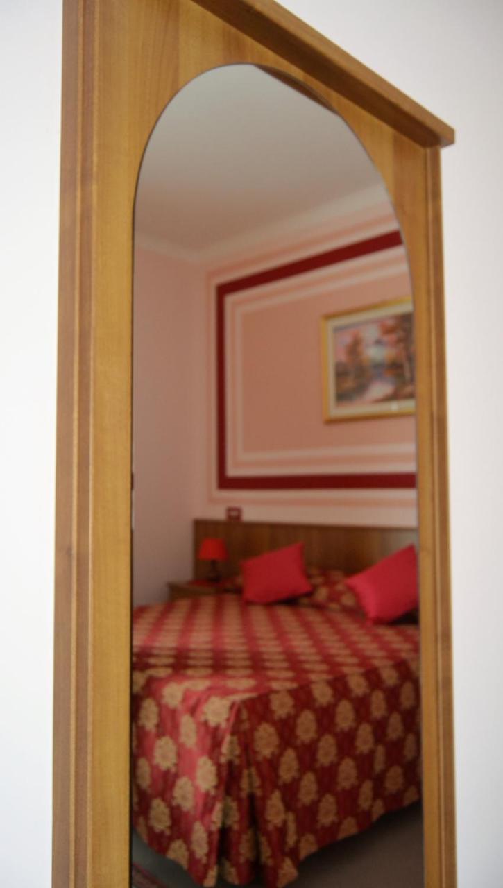 Hotel Facioni Pomezia Bagian luar foto
