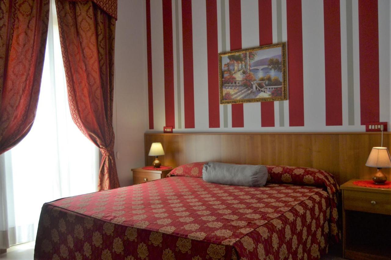 Hotel Facioni Pomezia Bagian luar foto
