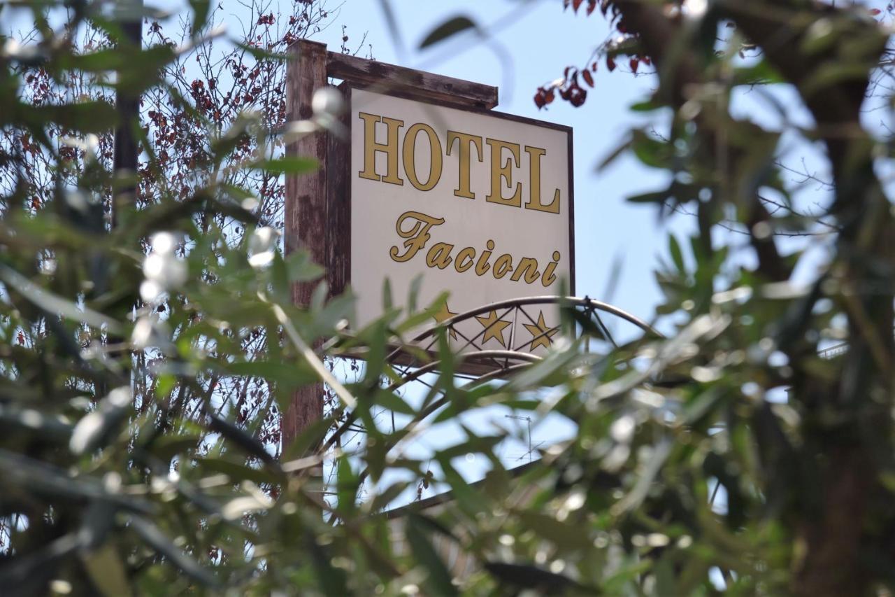 Hotel Facioni Pomezia Bagian luar foto