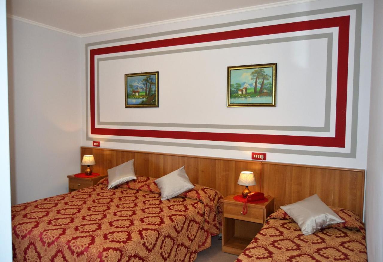 Hotel Facioni Pomezia Bagian luar foto
