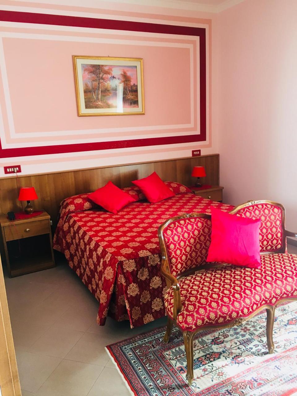Hotel Facioni Pomezia Bagian luar foto